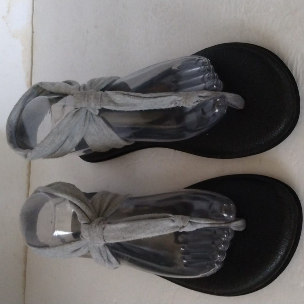 Sanuk - Picture 2 of 8